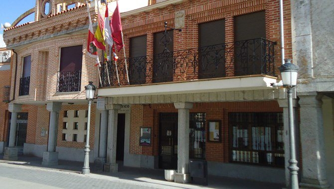 Macotera se vuelca con los visitantes actualizando los contenidos de la pantalla de información turística